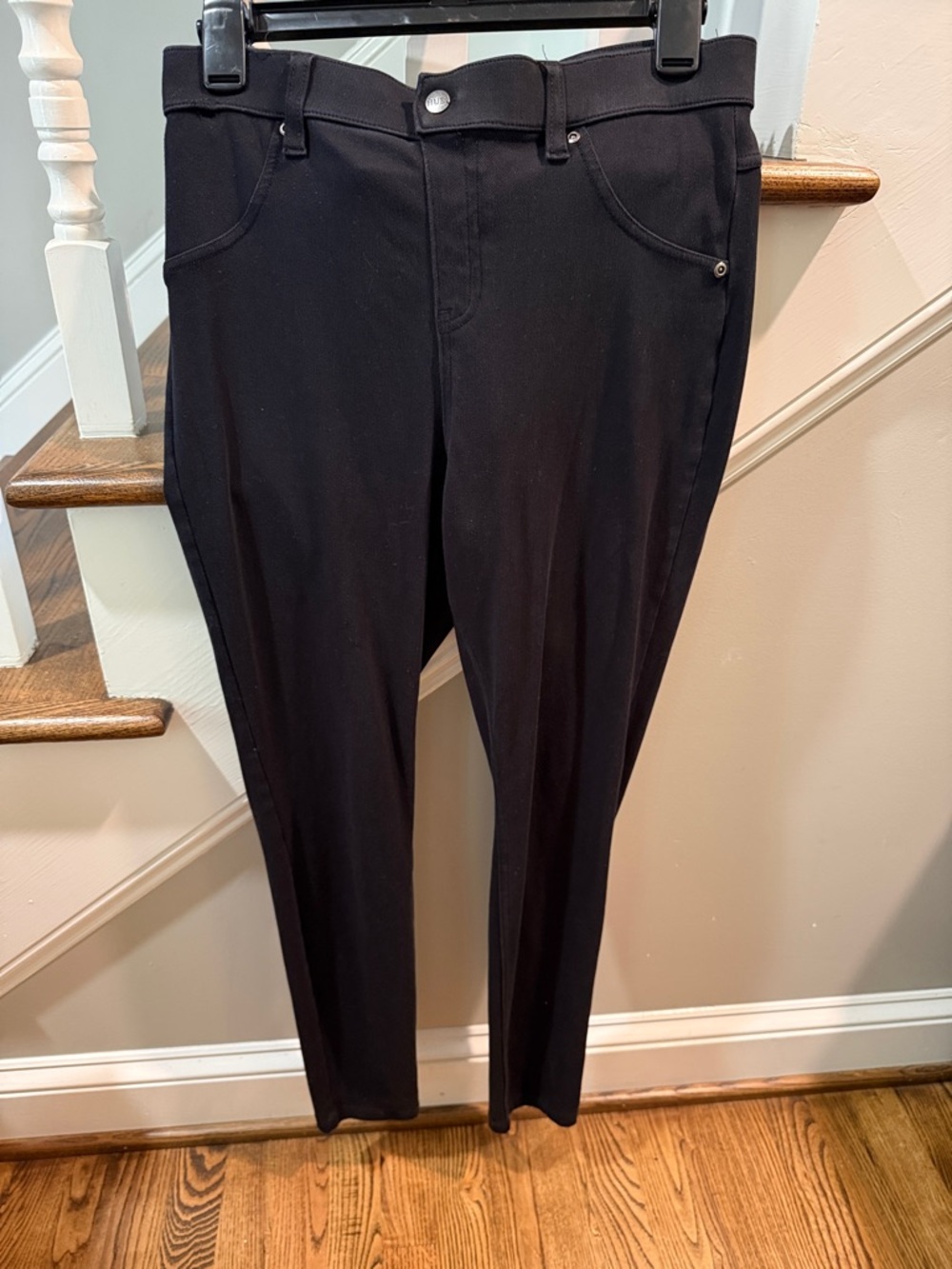 HUE Black Slim stretchy Pants